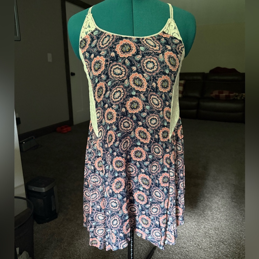 Floral Patterned Dress with Lace Details
